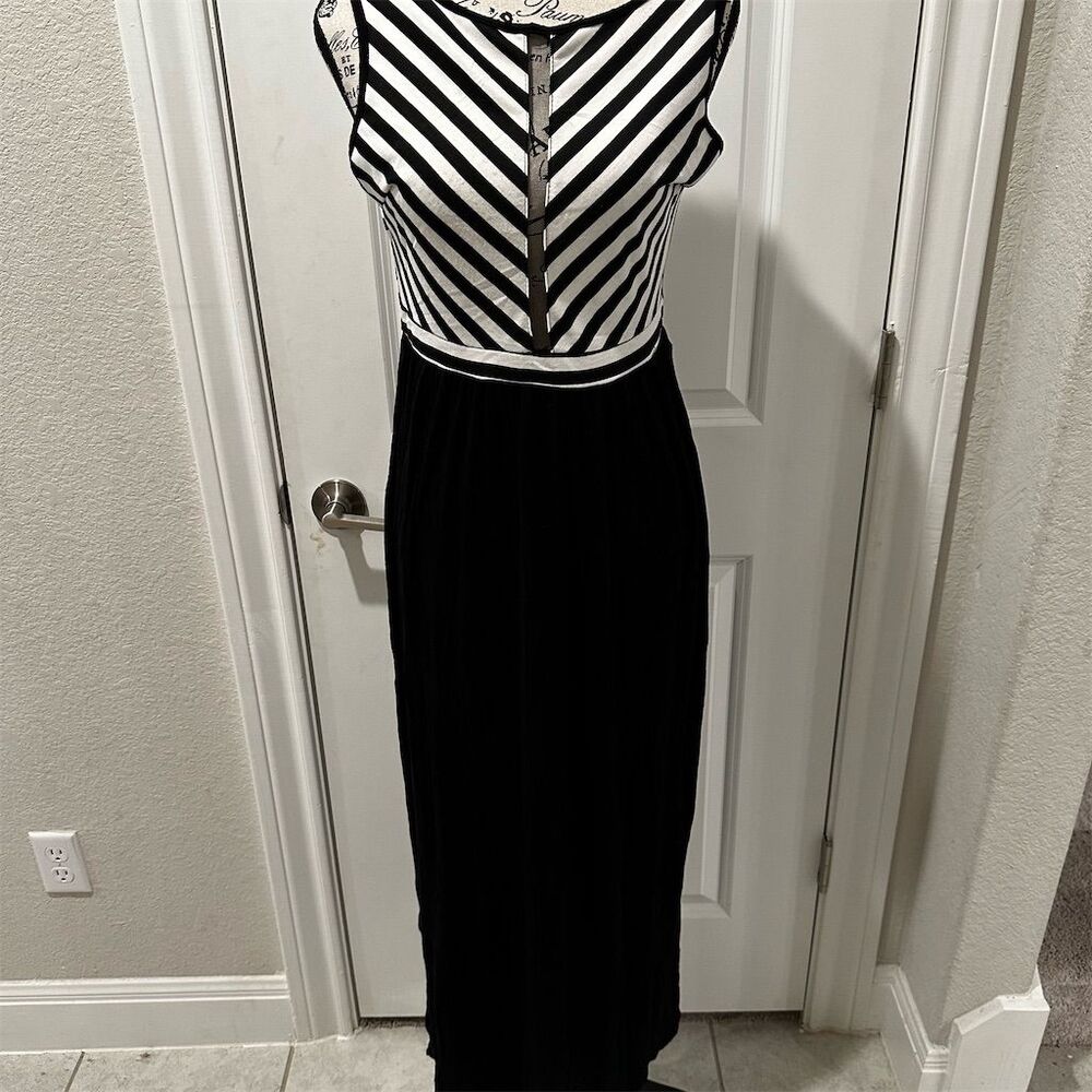 Malloy Women's Black & White Striped Sleeveless Maxi Dress Size L